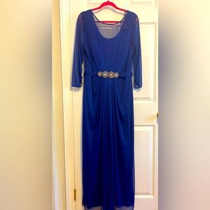 Women’s size 12 dress. Worn only once.